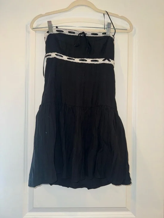 Aeropostale Black Strapless Dress with White trim and black ribbon on top - Picture 2 of 4